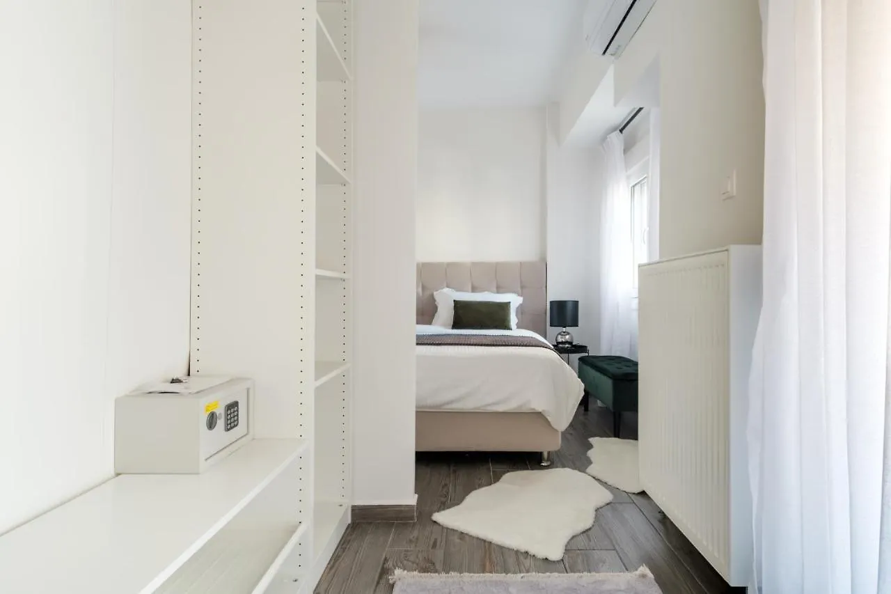 Home Is Salonic 0*,